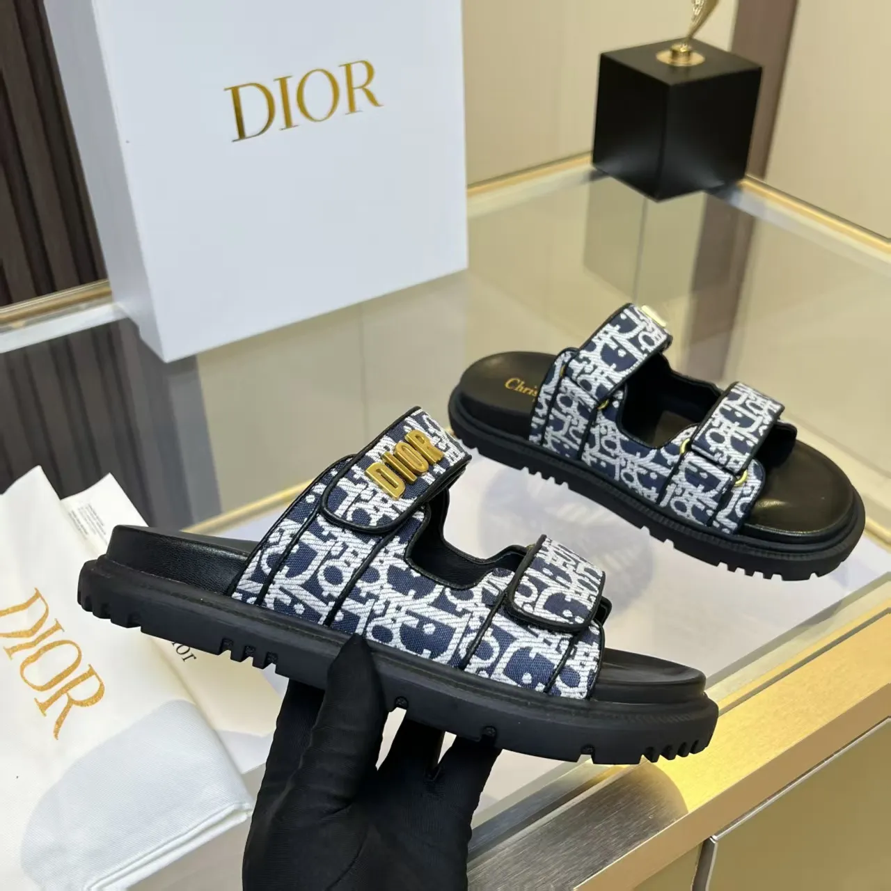 👟👟Ex-factory price 480👟👟 Dior classic popular sandals Step into the fashion territory of Dior slippers and encounter the ultimate fusion of elegance and comfort. The upper is engraved with the Christian Dior Paris logo using exquisite embroidery technology. The delicate stitching tells the brand's profound heritage and is fully recognizable.   Made of high-quality materials, it feels soft and fits your feet, as if it is a gentle care tailor-made for your feet. The sole is carefully designed and engraved with Christian Dior's lucky star symbol. It is not only a beautiful embellishment, but also provides reliable grip, making every step steady and secure.   It has a simple design and is easy to put on and take off. Whether it is a lazy weekend or a pleasant vacation, it can be easily adapted. Whether paired with casual shorts, casual jeans, or an elegant dress, Dior slippers can instantly enhance the overall style and show a casual fashion attitude.   Dior slippers, in the name of fashion, inject luxurious charm into your life and accompany you with every step you take with confidence and elegance. Material: Fine genuine cowhide upper, outsole, TPR, non-slip and wear-resistant, code number: 35-41 (42 customized)